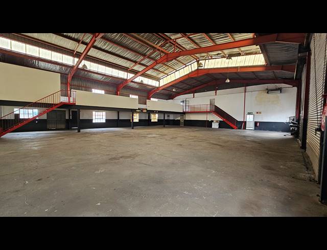 690M² WAREHOUSE TO LET IN JET PARK